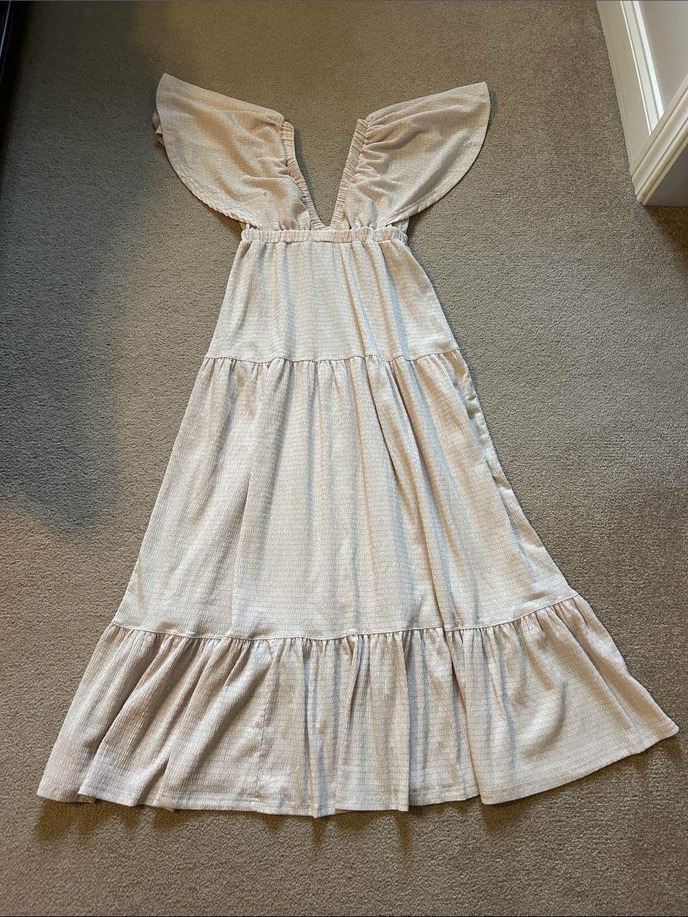 New deep V cream colored flutter sleeve maxi dress - Picture 3 of 5